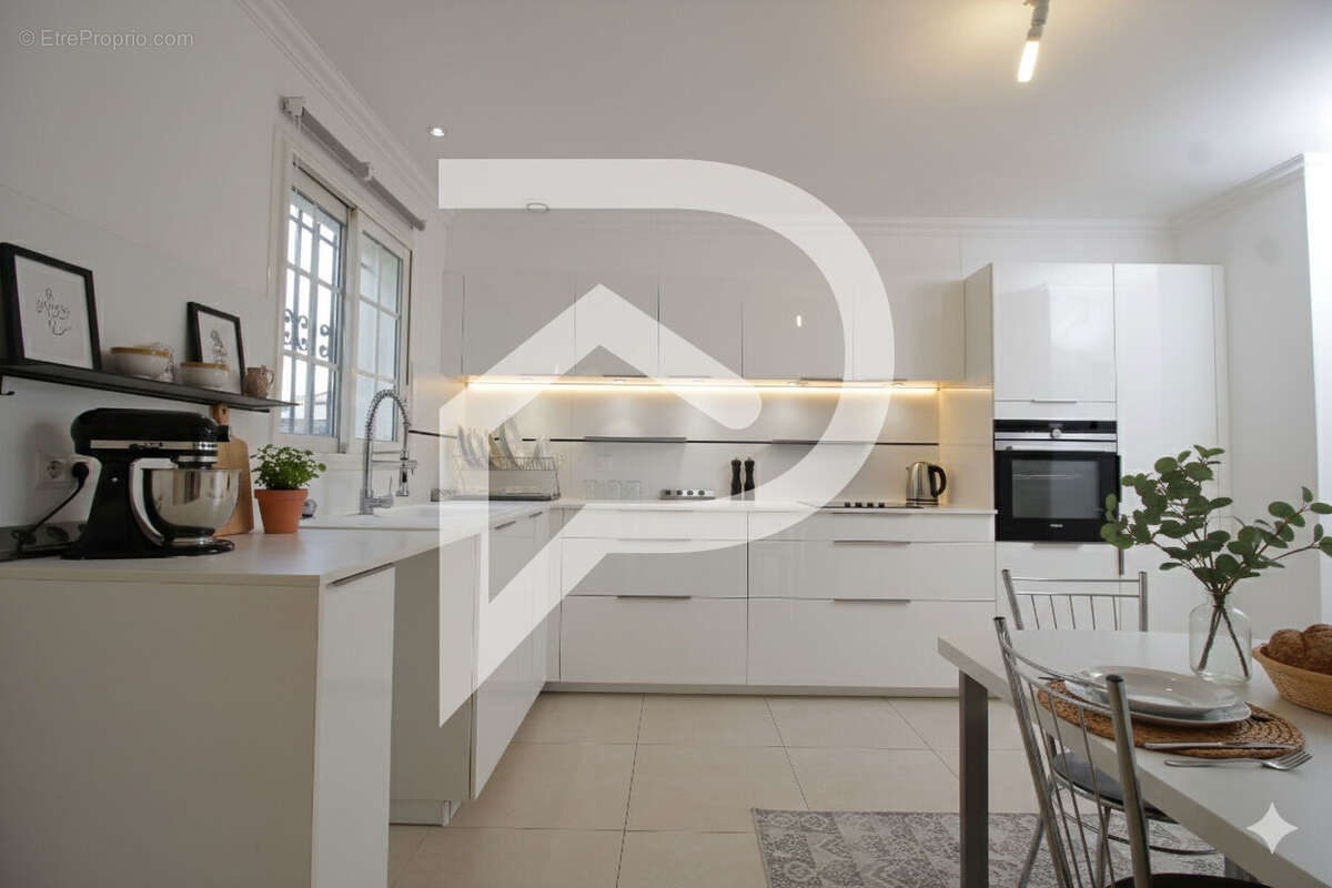 Maison à SAINT-LAURENT-D'AIGOUZE