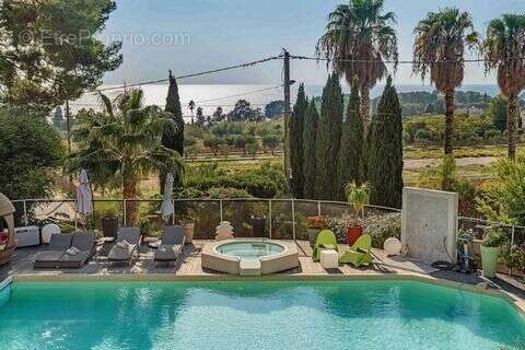 Maison à CARQUEIRANNE