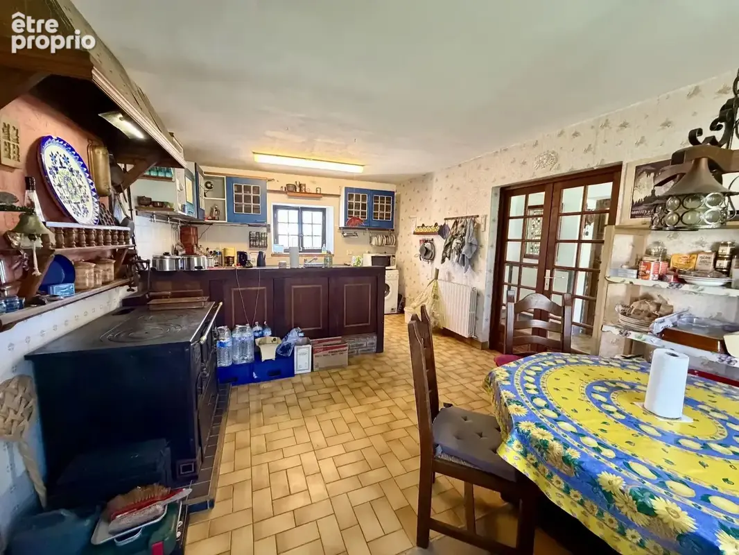 Grande maison d'habitation à vendre avec beaucoup de terrain près de l'Étang de Baye - photo 2