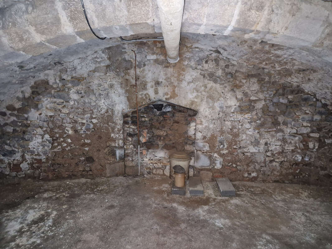 AUTUN - idéal investisseur - immeuble composé de 3 appartements, avec dépendances et cour - photo 30
