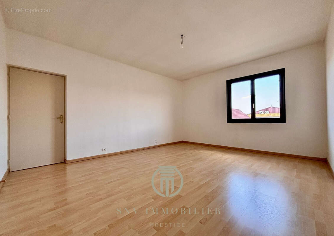 Grande propriété familiale de 357 m2 avec sous-sol de 300 m2 et potentiel de division, à 15 min de Paray-le-Mo - photo 18