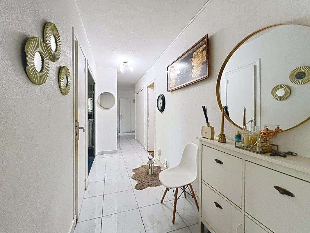 CLERMONT-FERRAND - Appartement T5 de 88 m² avec parking et cave - photo 8
