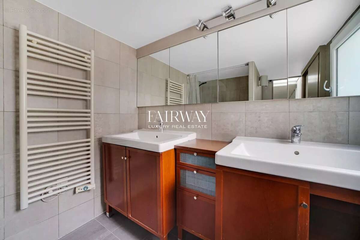 Appartement à PARIS-8E