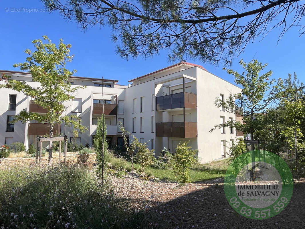 Appartement à LA TOUR-DE-SALVAGNY