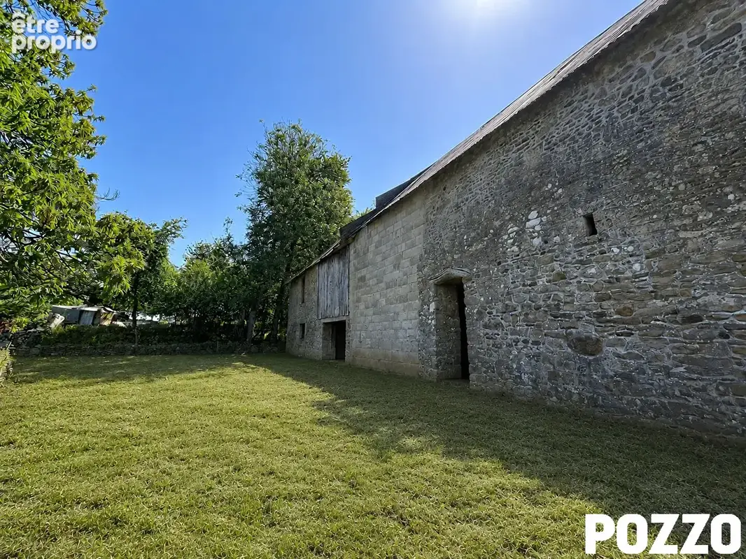 Maison en pierre à rénover - Beau potentiel au calme - photo 3