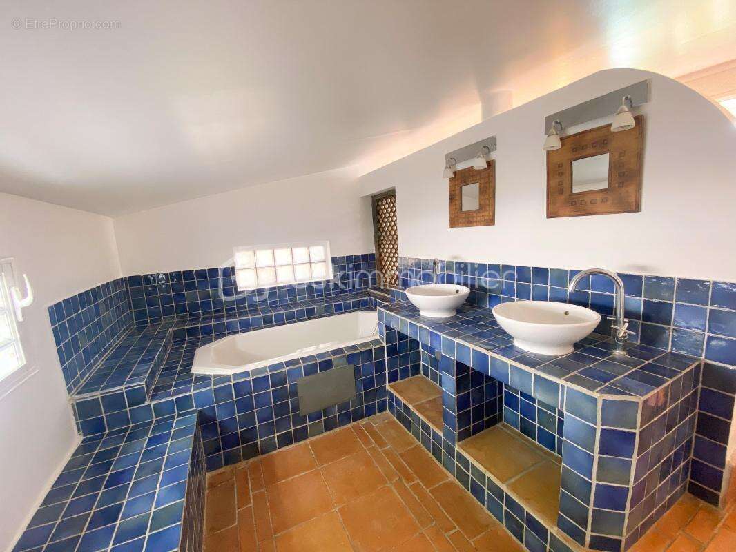 Villa F5 avec piscine – Un havre de paix à Pichette - photo 8