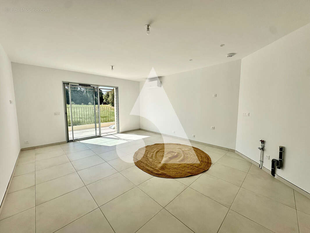 Pertuis - Appartement T3 de 56,30 m2 hab avec terrasse + 2 places de stationnement - photo 4