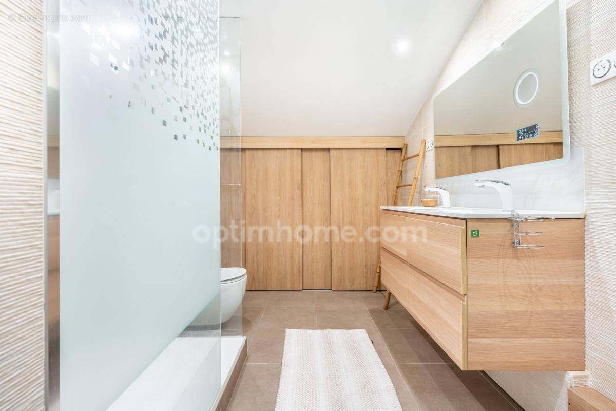 Appartement à NEUVILLE-SUR-SAONE