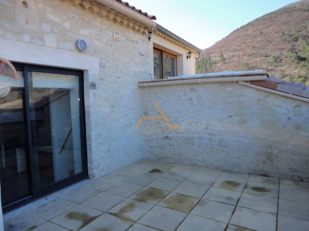 Maison à MONTJOUX