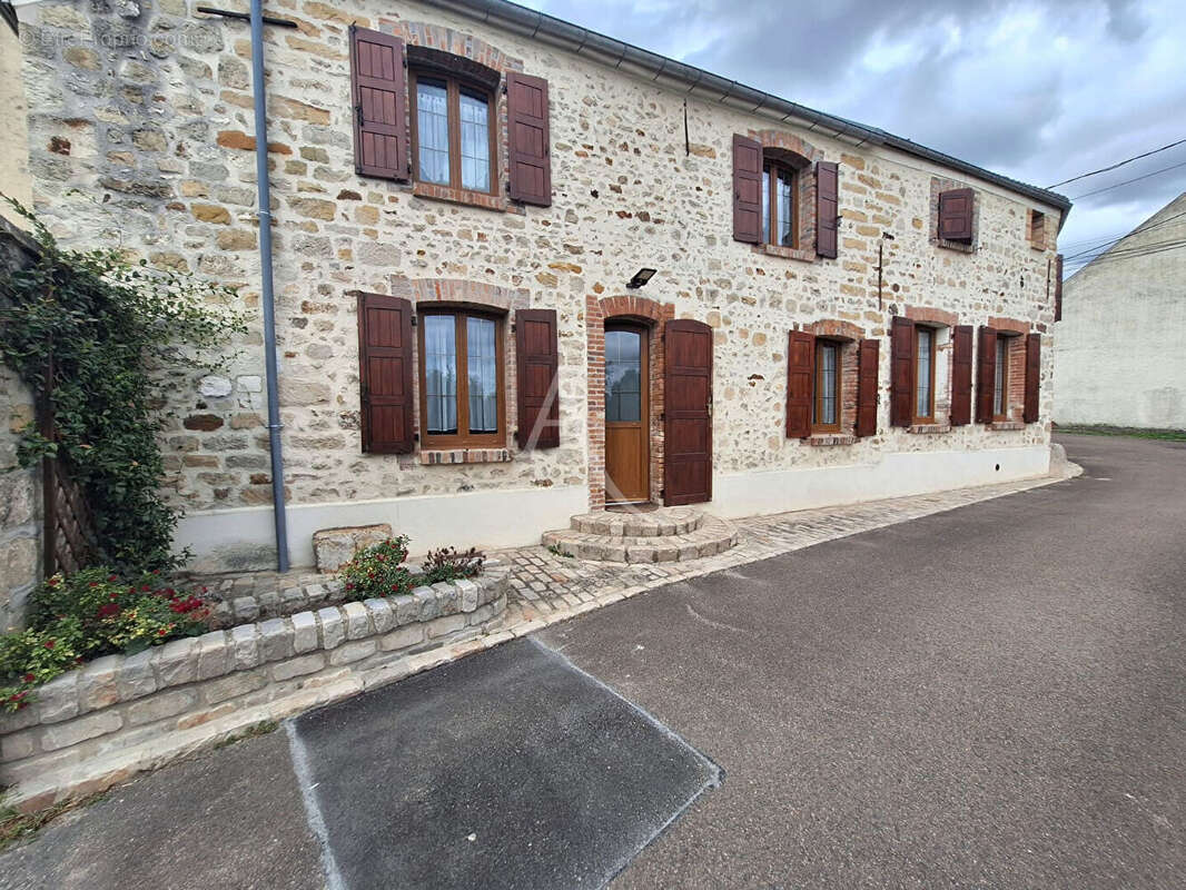 Maison à LE CHATELET-EN-BRIE