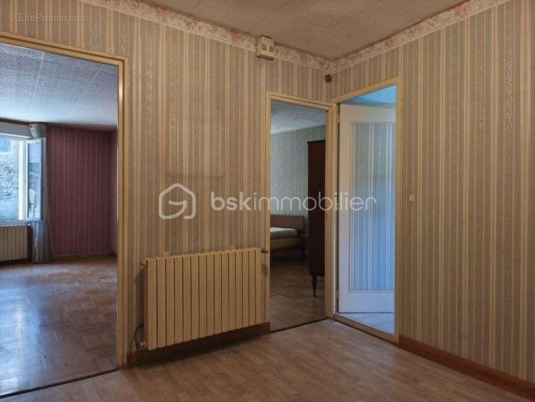 Maison familiale de 141 m2 - Dépendances - Jardin - photo 9
