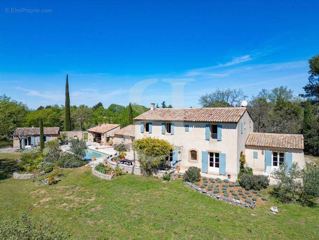 Maison à MENERBES
