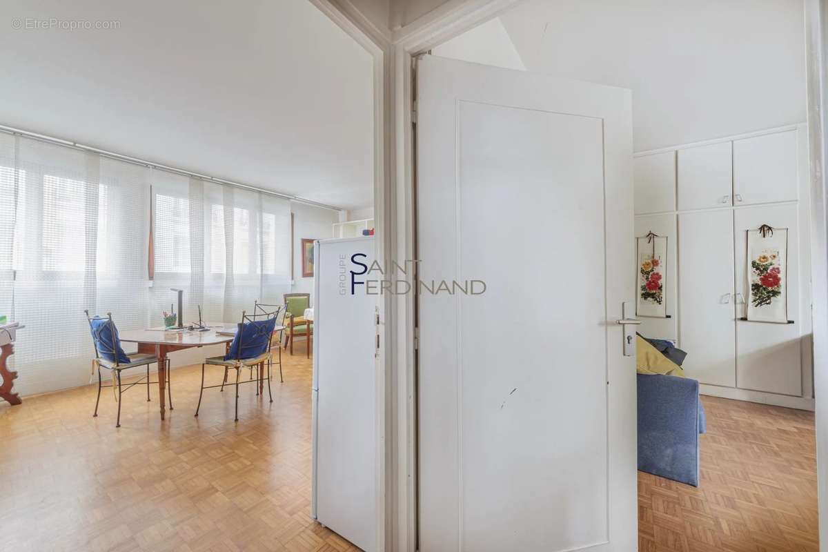 Appartement à PARIS-16E