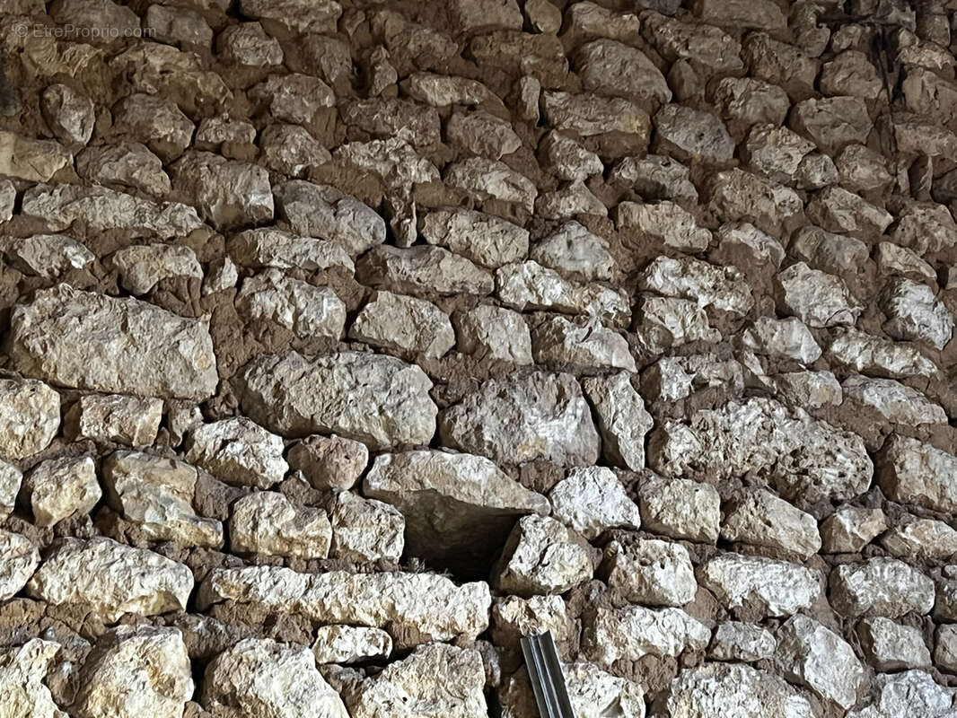 Parking à MIRAMBEAU