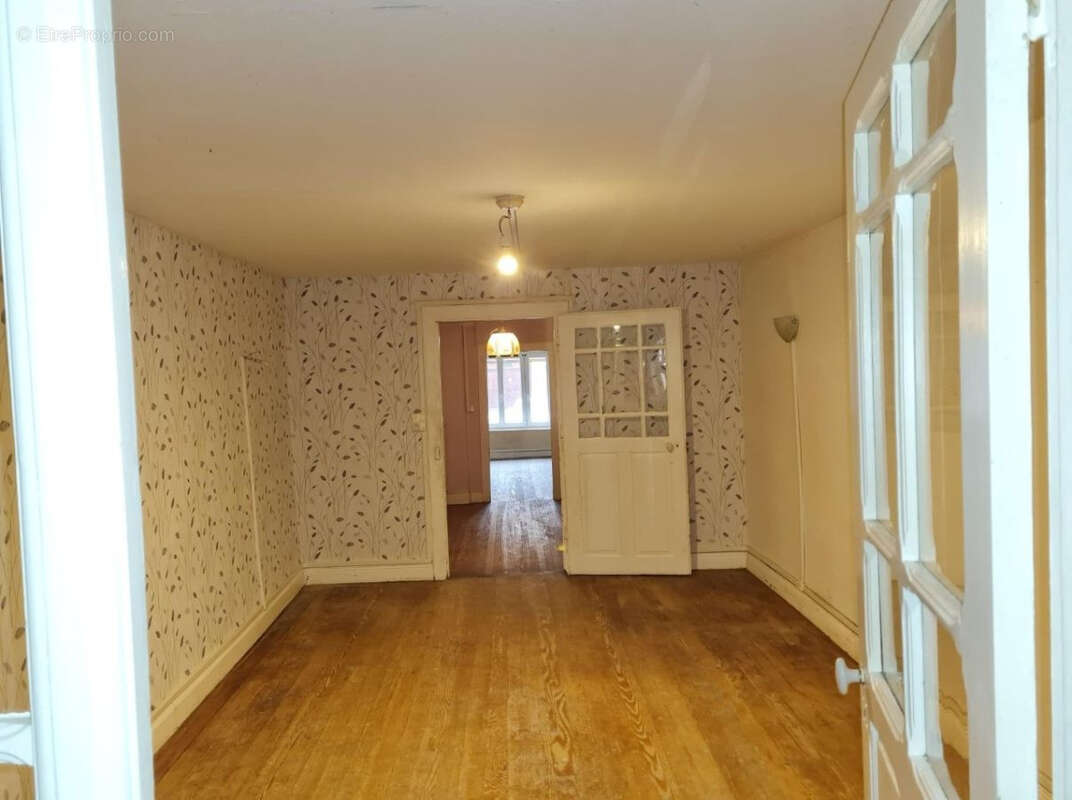 Maison à MAIZIERES-LES-VIC