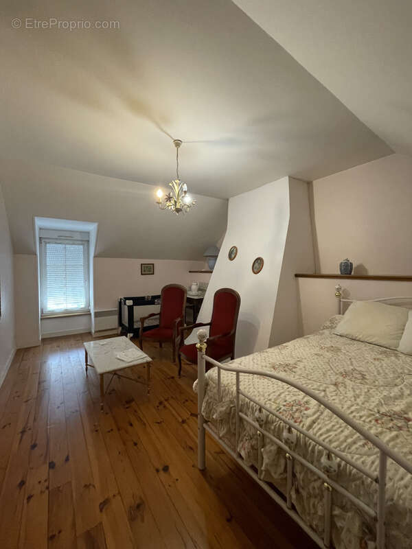 Maison à LA CHAPELLE-AU-RIBOUL