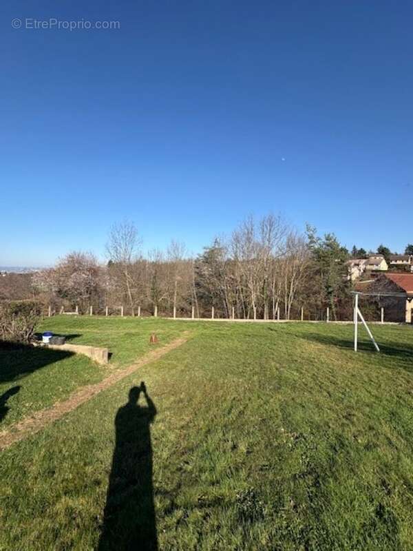 Terrain à SAINT-JUST-SAINT-RAMBERT