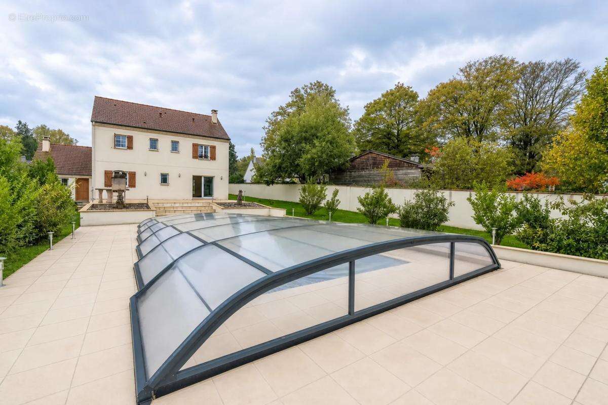 Maison familiale rénovée avec piscine à Saint-Léger-en-Yvelines - photo 13