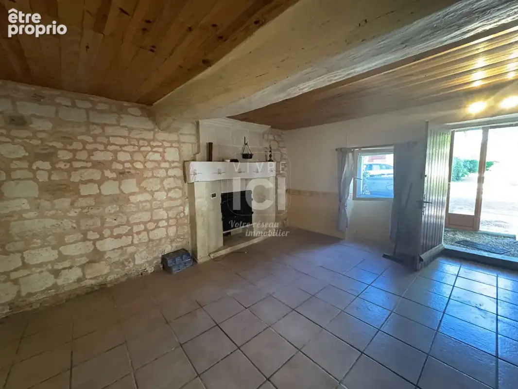 Entre Fontevraud et Loudun, maison en pierre avec dépendances - photo 4