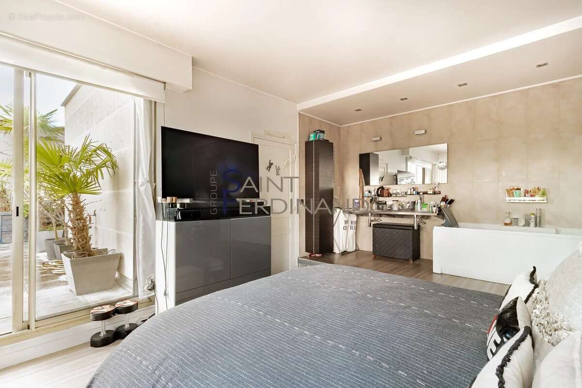 Appartement à NEUILLY-SUR-SEINE