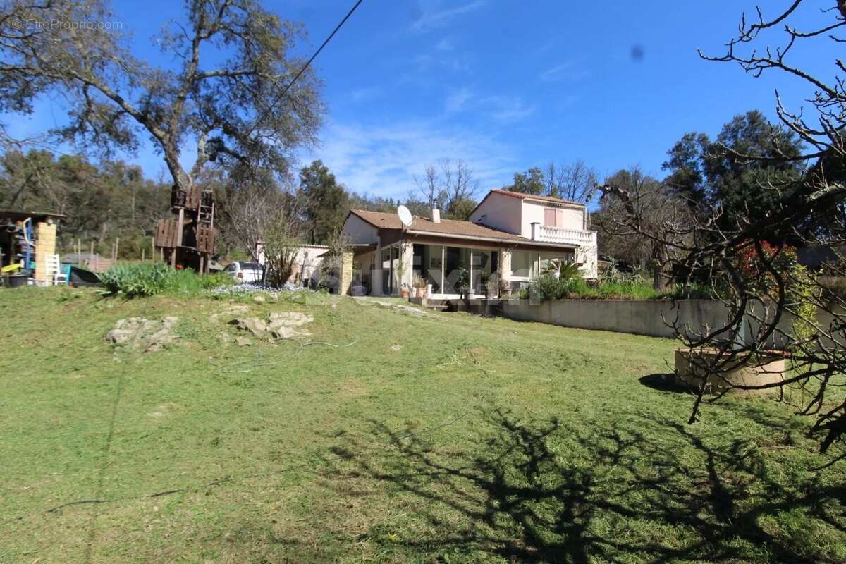 Maison à BAGNOLS-EN-FORET