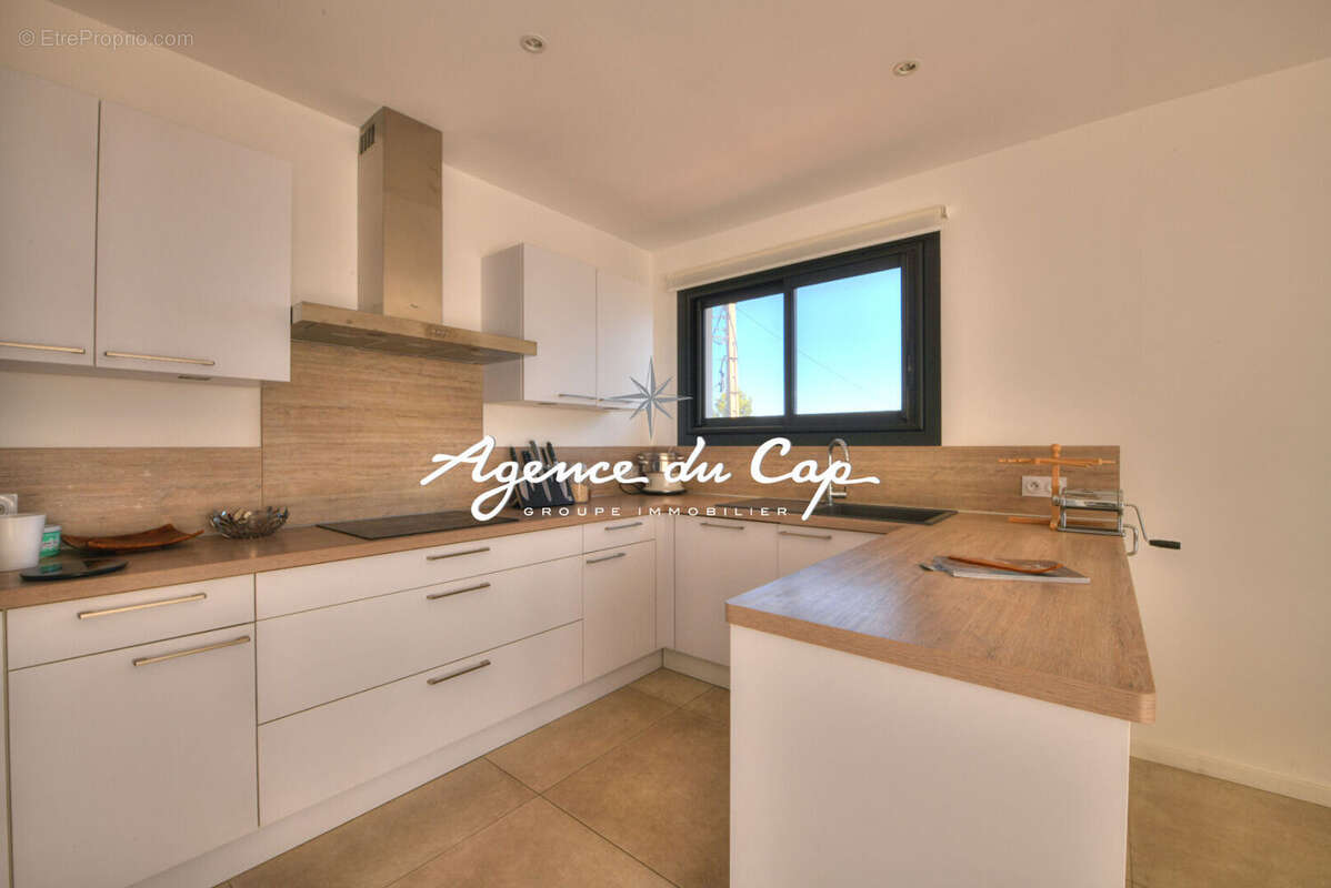 Saint raphael appartement 3 pieces renové en dernier etage avec garage secteur les plaines a saint raphael - photo 9