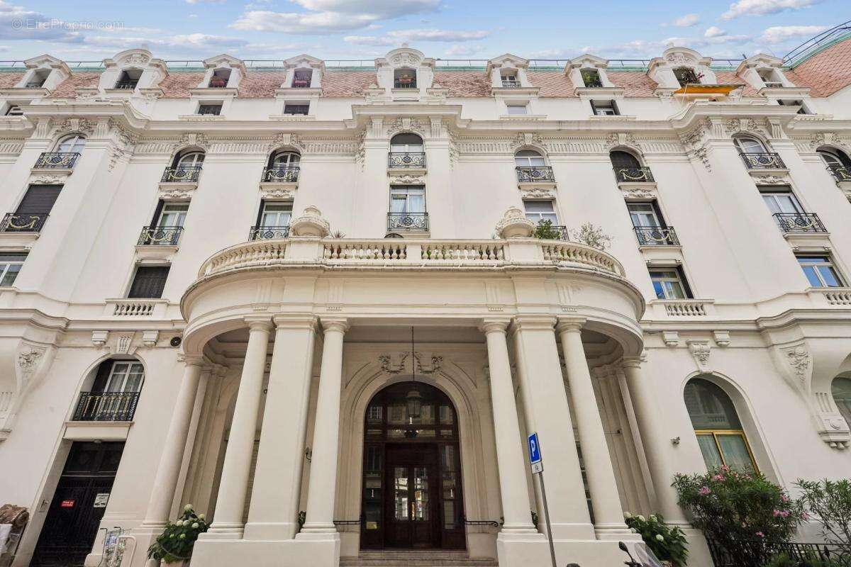 Nice Negresco : Studio dernier étage, vue mer latérale - photo 15