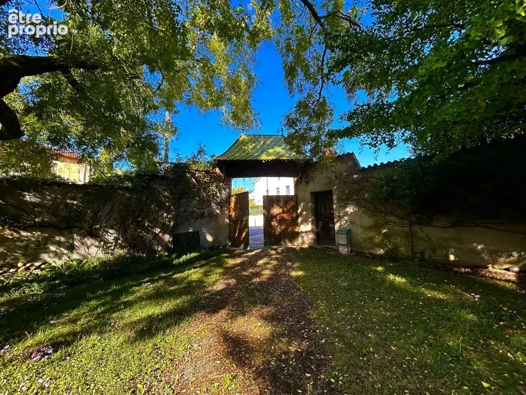 Opportunité rare pour professionnels — Bâtiment de caractère de 450 m² sur 3 niveaux avec jardin de 1 000 m² - photo 32