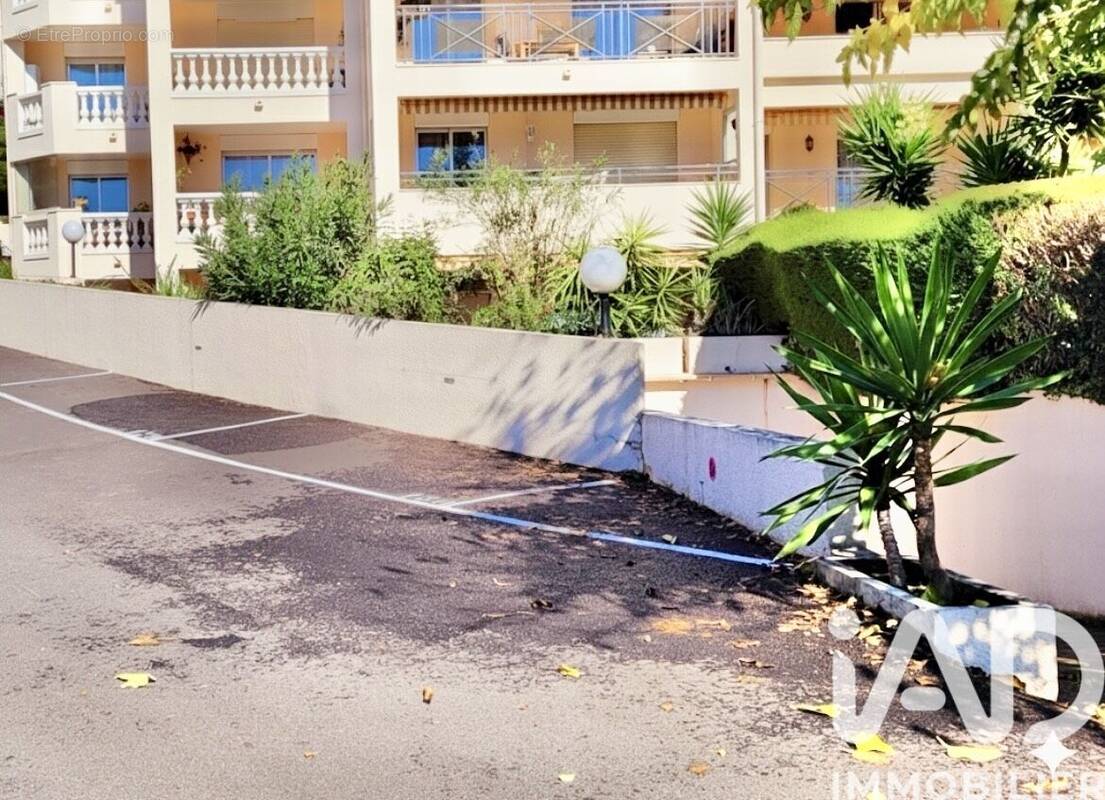 Photo 1 - Parking à CANNES