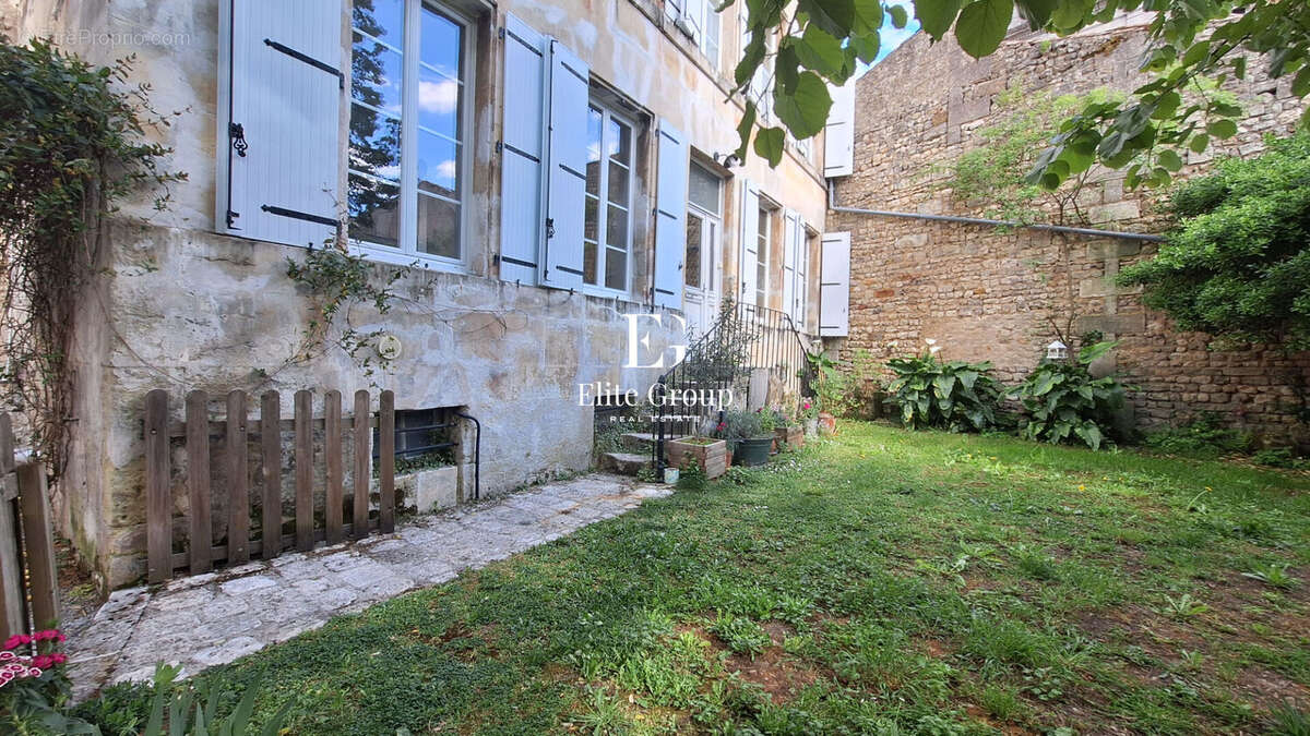 Maison à CHATEAUNEUF-SUR-CHARENTE