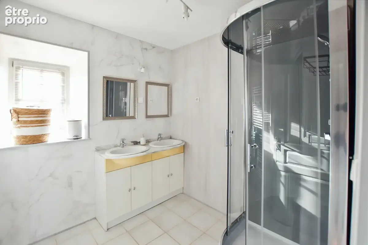 Propriété rénovée de 324 m² avec terrain à COUCHES (71) - photo 17