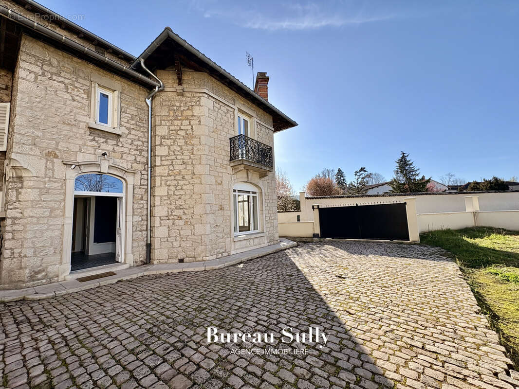 Maison à SAINT-DIDIER-SUR-CHALARONNE