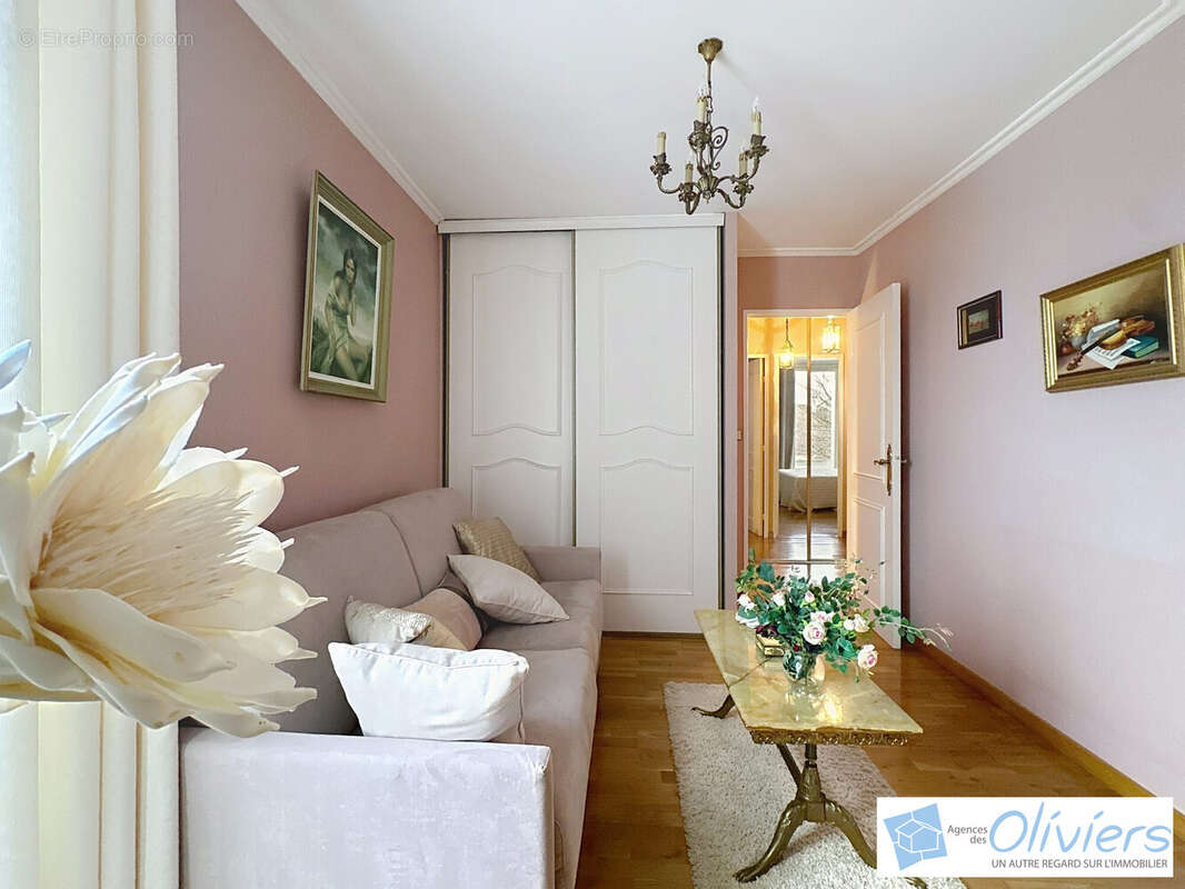 Maison à VOISINS-LE-BRETONNEUX