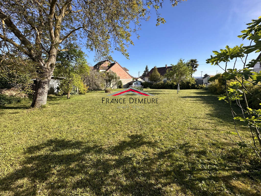 Terrain à CORMEILLES-EN-PARISIS