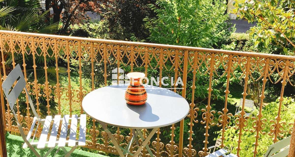 Annecy centre – T4 traversant de 84 m², balcons, parking et cave - photo 4
