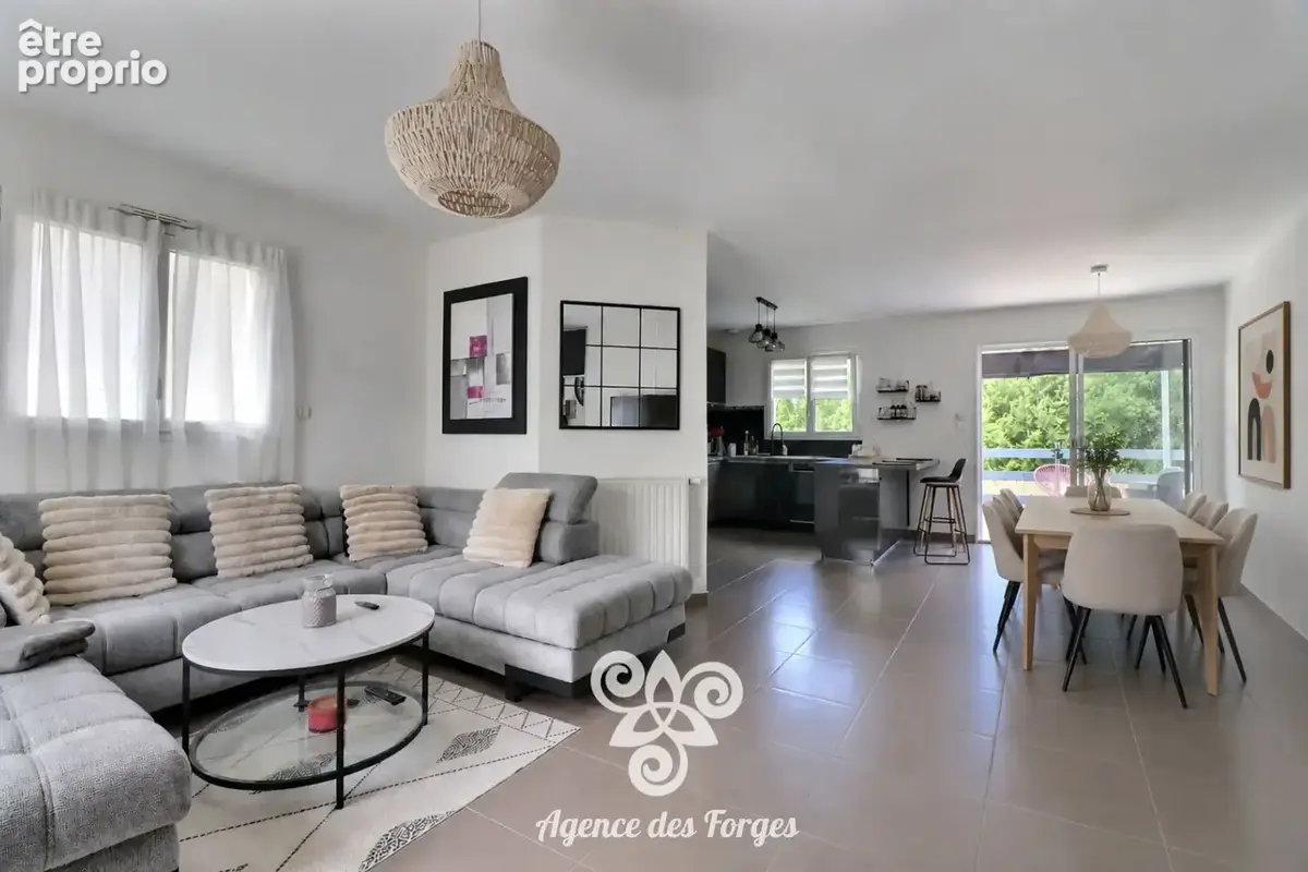 Bourg MOUZILLON, maison récente (100 m²), 4 chambres, jardin (408 m²) - photo 3
