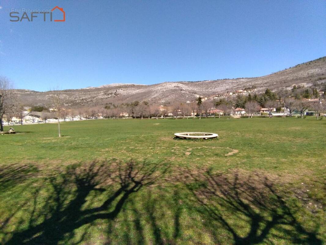 Photo 1 - Commerce à SAINT-VALLIER-DE-THIEY