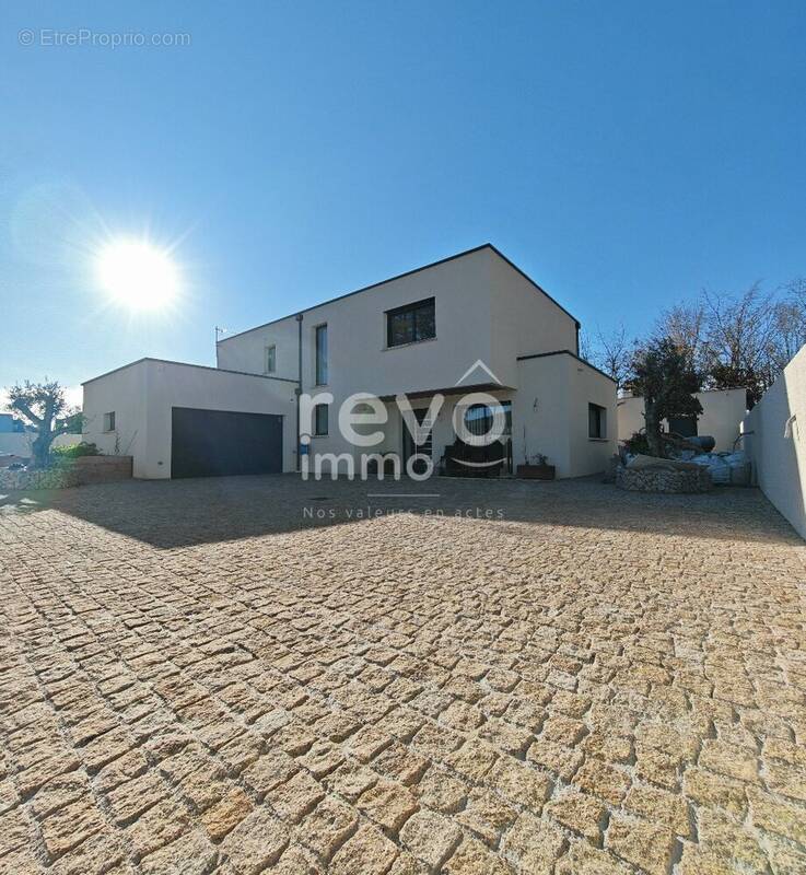 Maison à VILLARS-LES-DOMBES