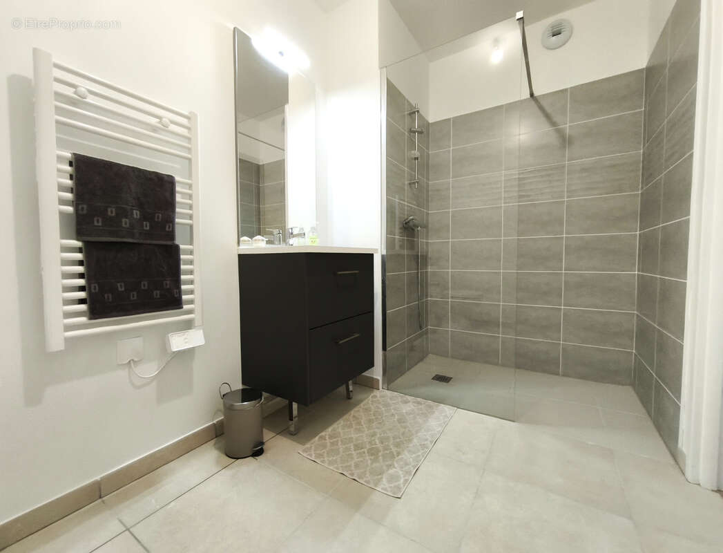 Appartement à SAINT-BONNET-DE-MURE