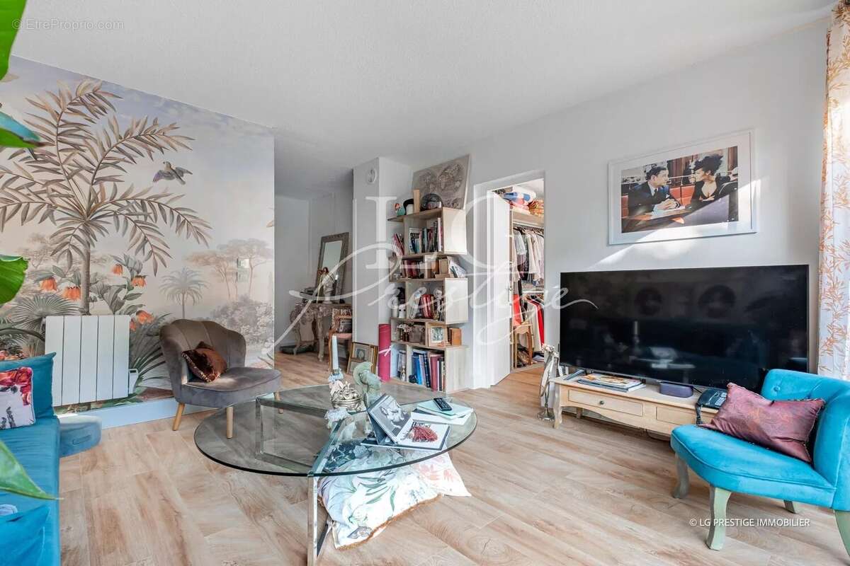 Appartement à MANDELIEU-LA-NAPOULE