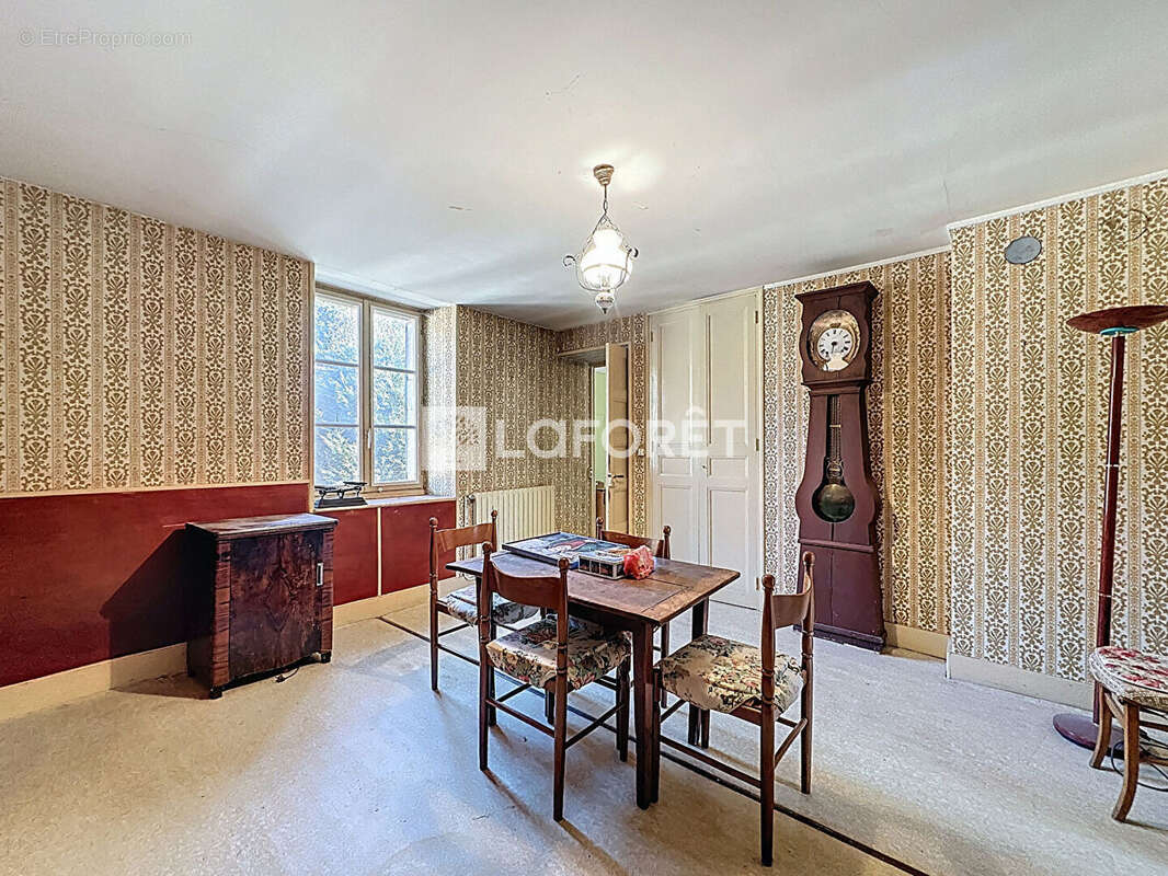 Maison à COURMANGOUX