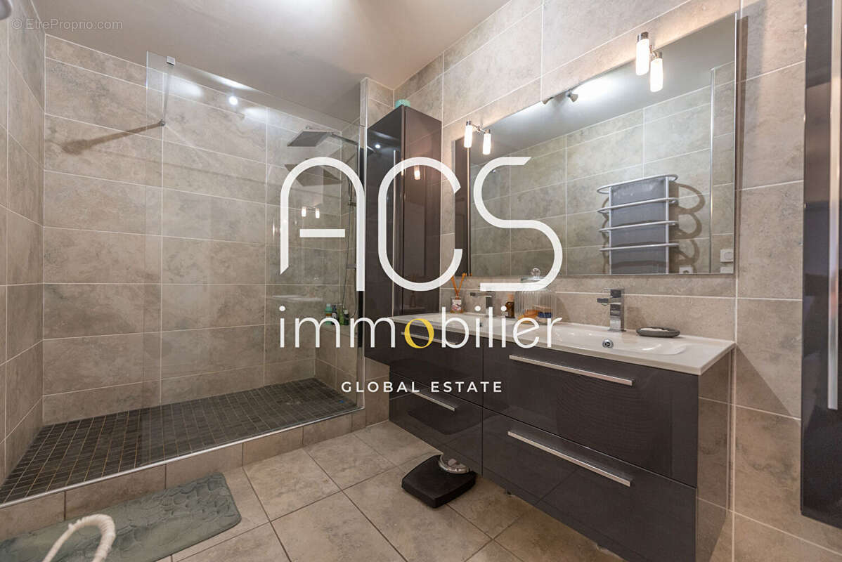 Maison à CHATEAUNEUF-LES-MARTIGUES
