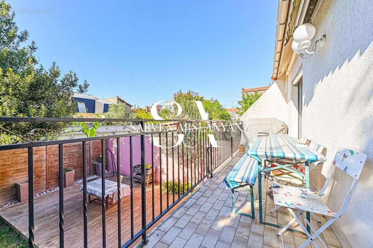 Maison 237 m² à Alfortville  - photo 2