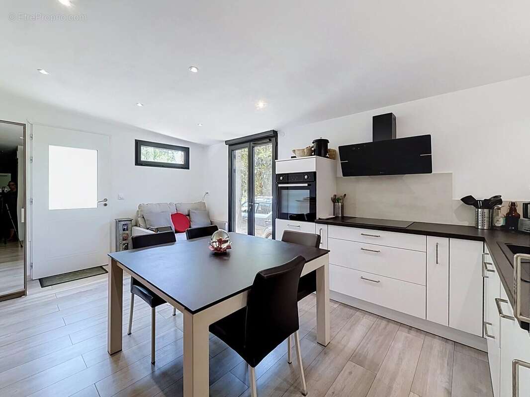 Maison 4 Pièces avec indépendance 3 Pièces et atelier de 100m2 - photo 19