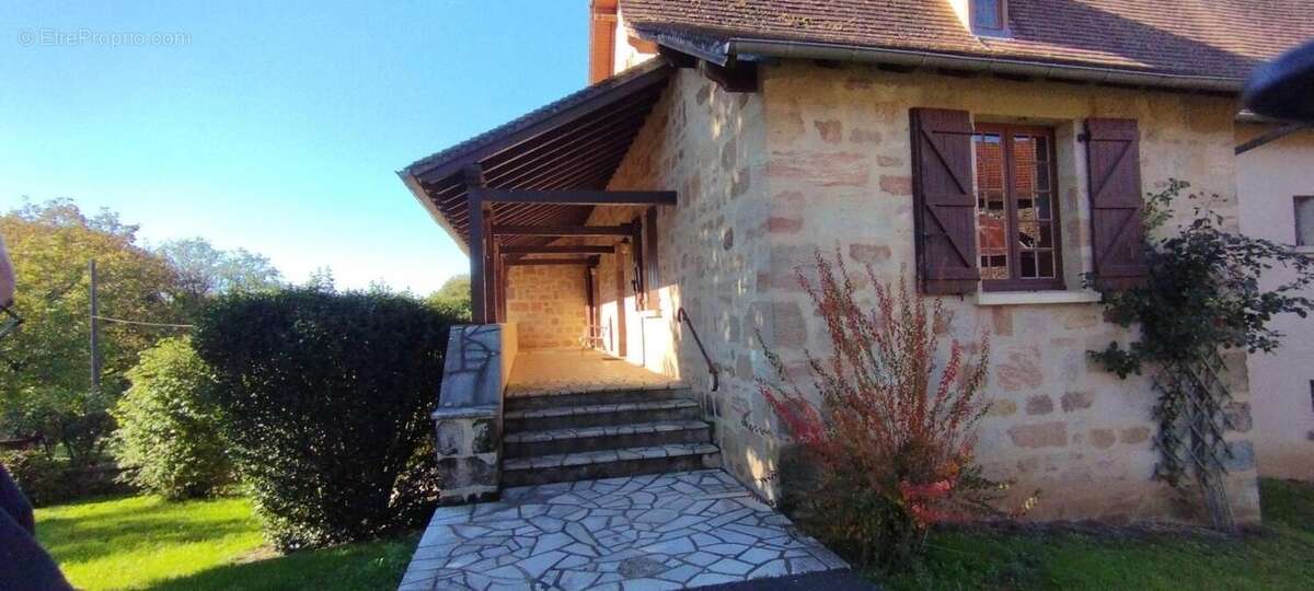 Maison à ESPEYROUX