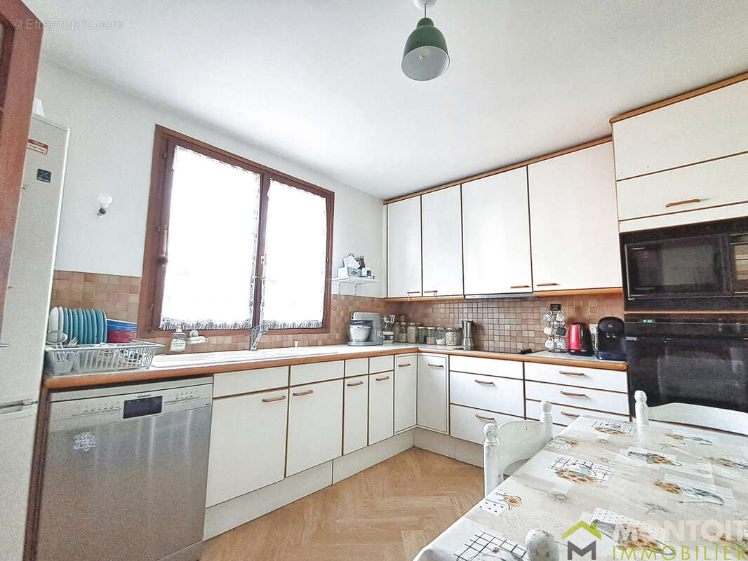 Maison 7 pieces - 160m2 - 5 chambres - garage double - jardin - proche toutes commodites - photo 9