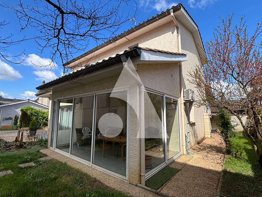 Maison à JASSANS-RIOTTIER