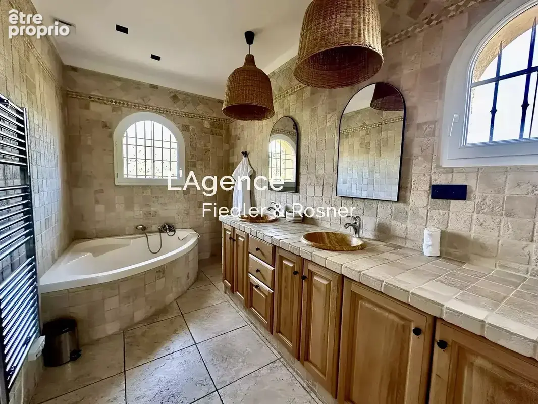 Ref 698 : grimaud - domaine securise - villa avec vue mer et helisurface - photo 17