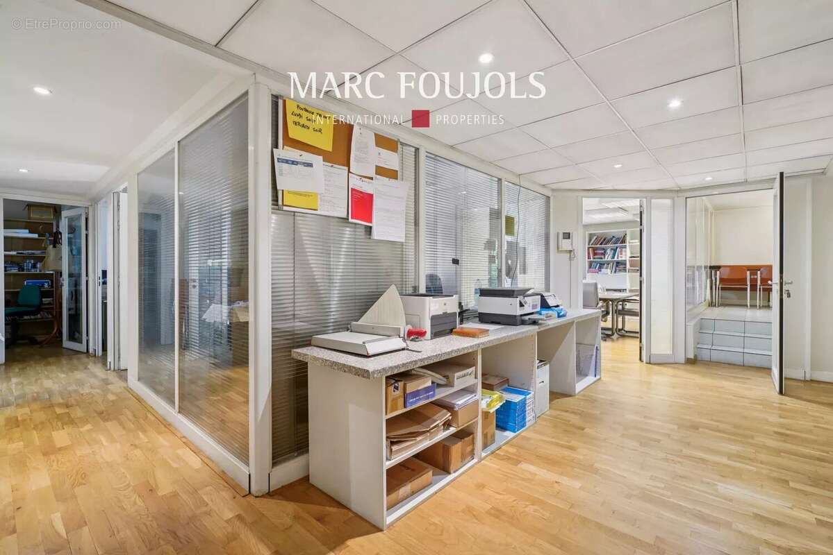 Commerce à PARIS-16E