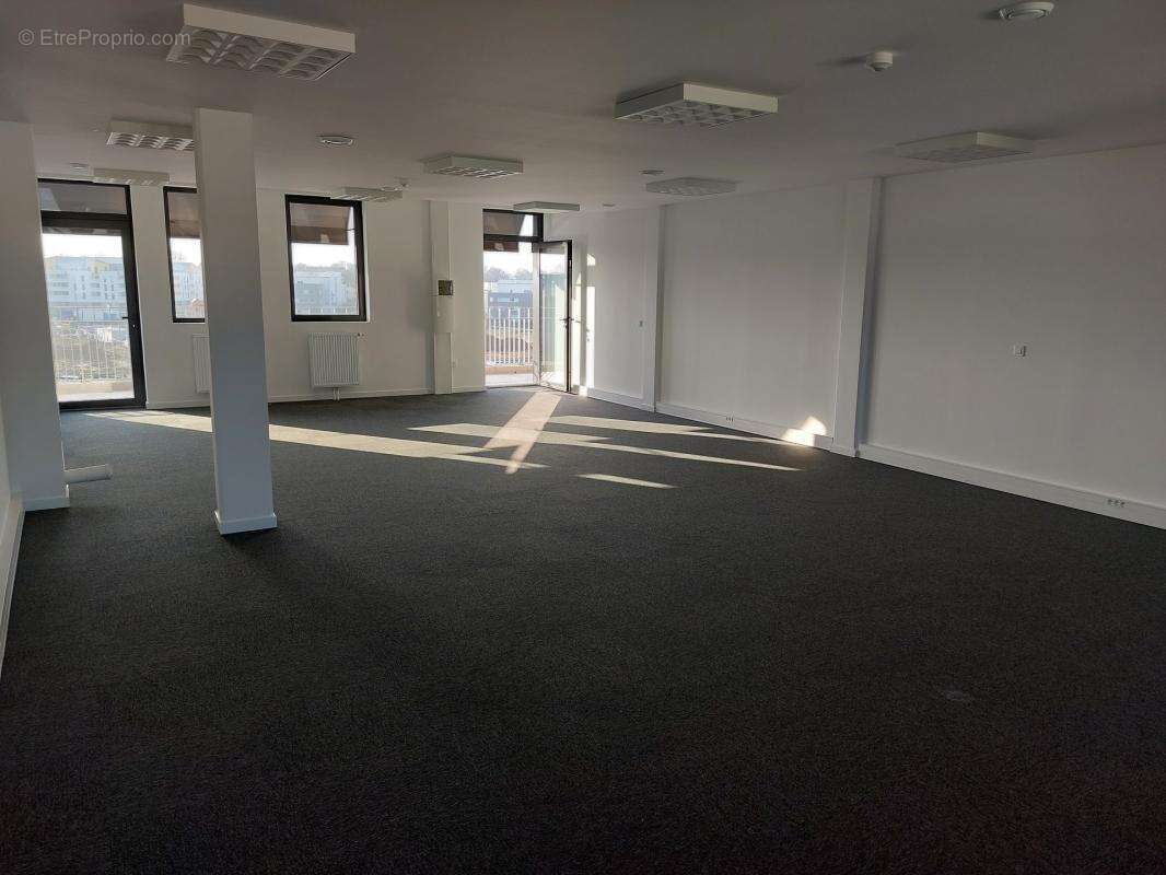 Commerce 216 m² à Epron  - photo 4